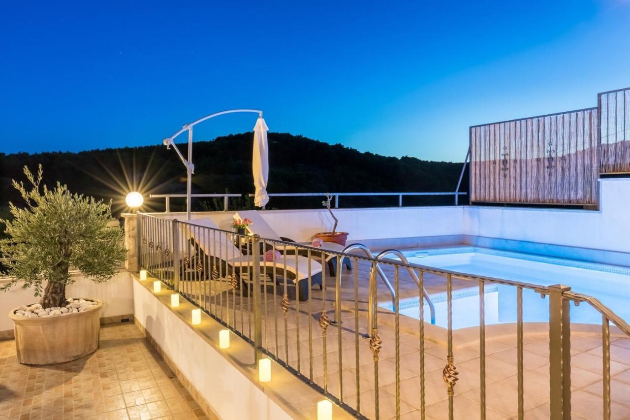 Marivilla In Selca With Heated Pool Exterior photo